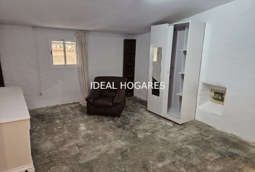 Vivienda-Casa Adosada-INVERSIÓN DE ALTO RENDIMIENTO EN EL CORAZÓN DE CERVIÀ DE TER