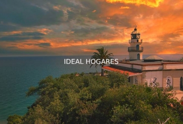 Terreno y solar-Terreno residencial-¡OPORTUNIDAD ÚNICA EN CALELLA DE LA COSTA! PARCELA CON VISTAS AL MAR PARA CONSTRUIR DOS VIVIENDAS