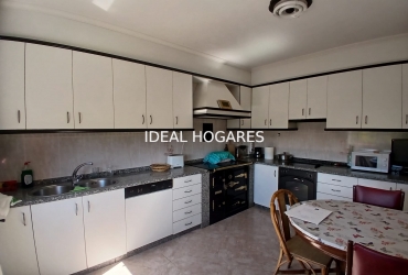 Vivienda-Casa-CHALET CON TERRENO Y GRAN POTENCIAL EN E 10