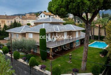 Vivienda-Casa-VILLA DE ESTILO INGLÉS EN TIANA, DONDE EL CLÁSICO ENCANTO SE ENCUENTRA CON LA ELEGANCIA CONTEMPORÁNEA