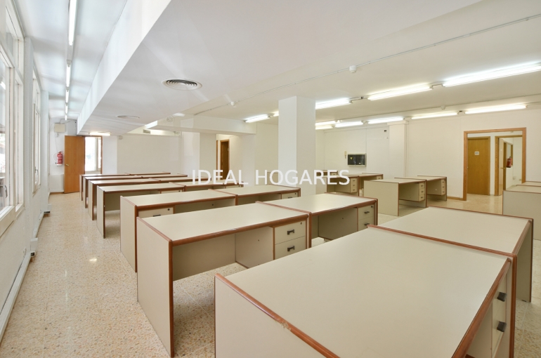 Local comercial-Local comercial-OFICINA 440 m² en C/Llorens i Barba (cas 9