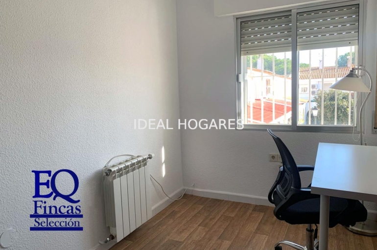 Vivienda-Casa Adosada-VENTA ADOSADO EN URBANIZACIÓN PRIVADA. B 7