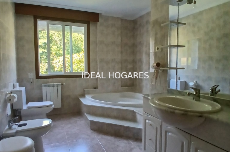 Vivienda-Casa-CHALET CON TERRENO Y GRAN POTENCIAL EN E 17