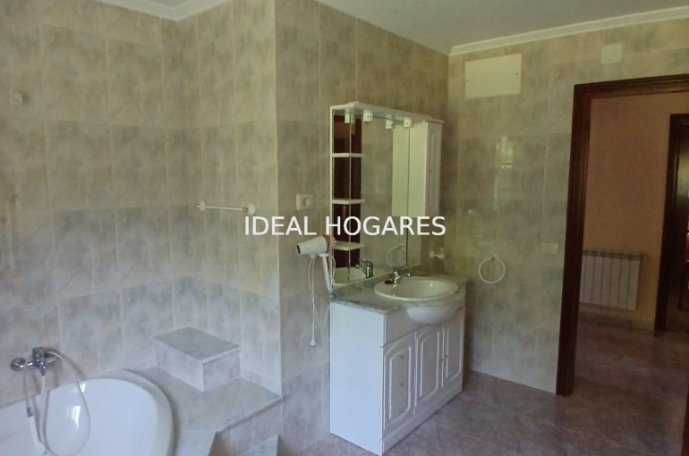 Vivienda-Casa-CHALET CON TERRENO Y GRAN POTENCIAL EN E 12