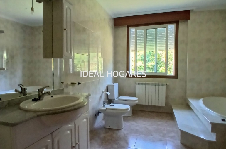 Vivienda-Casa-CHALET CON TERRENO Y GRAN POTENCIAL EN E 29