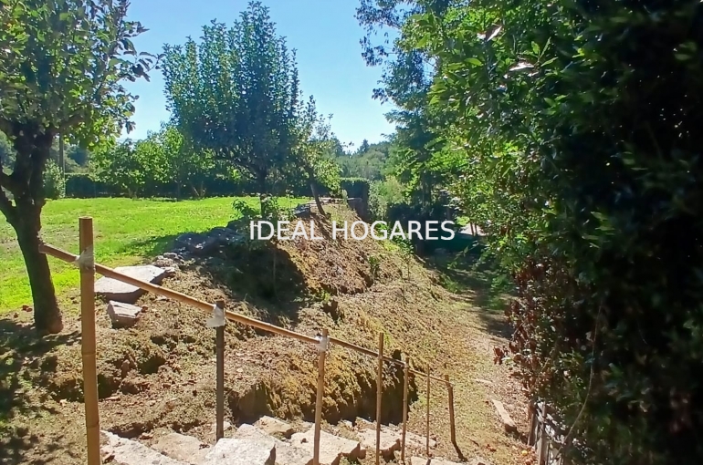 Vivienda-Casa-CHALET CON TERRENO Y GRAN POTENCIAL EN E 44