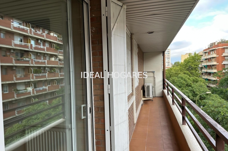 Local comercial-Local comercial-LOCAL EN BARCELONA CON LICENCIA DE ESTET 1